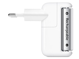 Das neue Apple Batterieladegerät Wie bereits von diversen Apple-Netzteilen und Ladegeräten bekannt, lässt sich auch beim Akkuladegerät der Stecker austauschen. Das ist inbesondere auf Reisen von Interesse, ein entsprechendes Paket mit Reiseadaptern findet man unter anderem im Apple Store