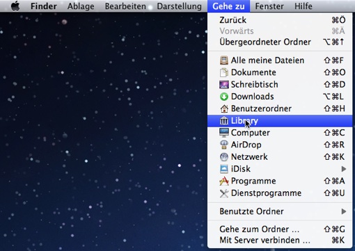 Mit gedrücktgehaltener Wahltaste lässt sich der Library-Ordner des aktuellen Nutzers im Gehe-zu-Menü des Finders einblenden.