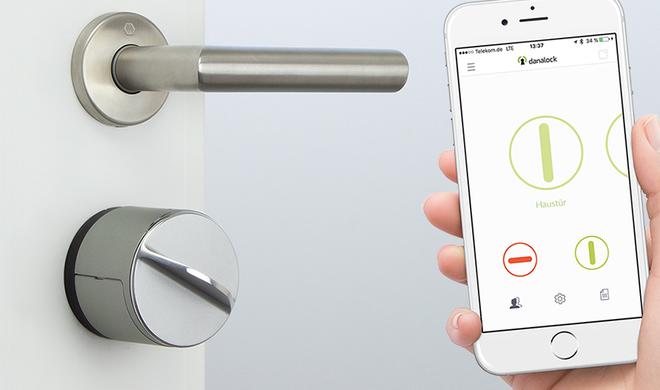 Haustürschloss mit iPhone-Schlüssel bei Apple im Angebot