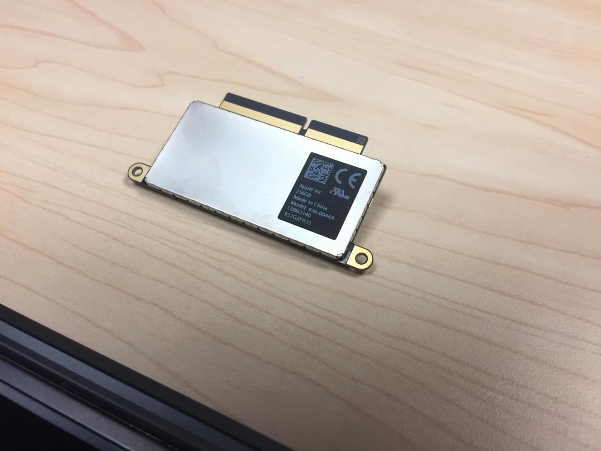 Im Macbook Pro Ohne Touch Bar Steckt Eine Austauschbare Ssd Mac Life
