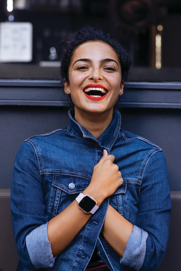 Fitbit stellt die neue Smartwatch Versa und das Fitnessarmband Ace vor Mac Life