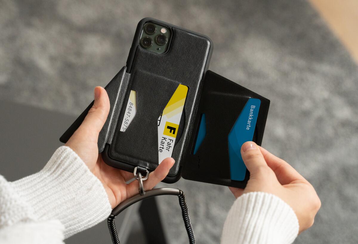 Artwizz HangOn Custodia Per IPhone 12 / 12 Pro Con Cordino | Viola | TPU Antiurto Con Porta Carte Sul Retro