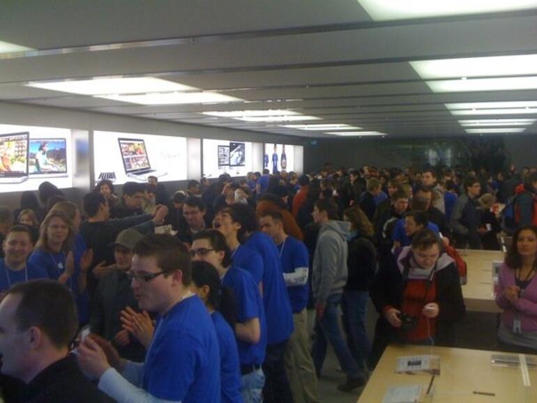 Begrüßung für die ersten Kunden.