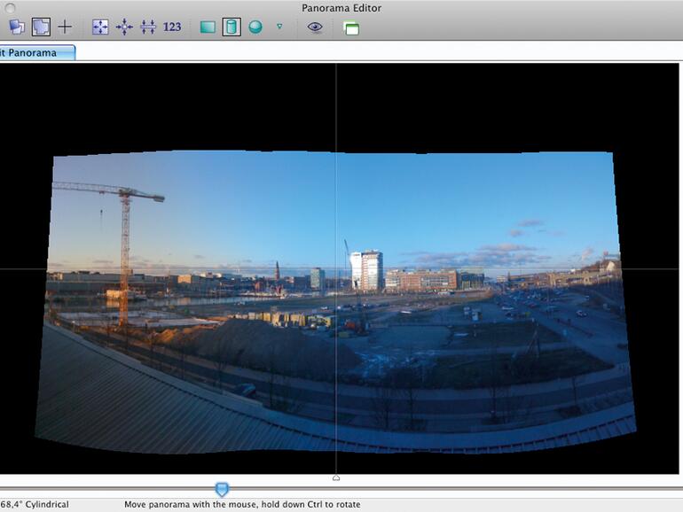 Im Panorama Editor wird das Panorama in Position gebracht und -verzerrungsfrei ausgerichtet.