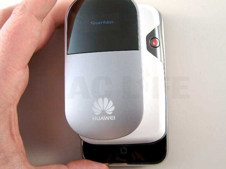 &lt;b&gt;E5 und MiFi 2352 sind in etwa so groß wie ein iPhone 3G/3GS: Etwas schmaler, etwas kürzer, geringfüg dicker&lt;/b&gt;
