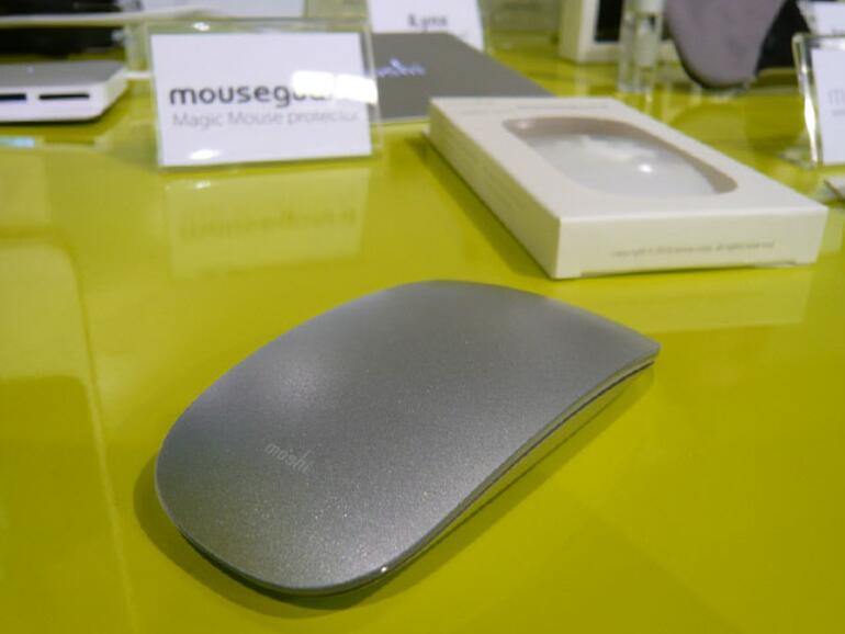 &lt;b&gt;Moshi Mouseguard:&lt;/b&gt; Maus-Auflage in aufwendiger Fertigung, welche die Handhabung der Magic Mouse angenehmer macht