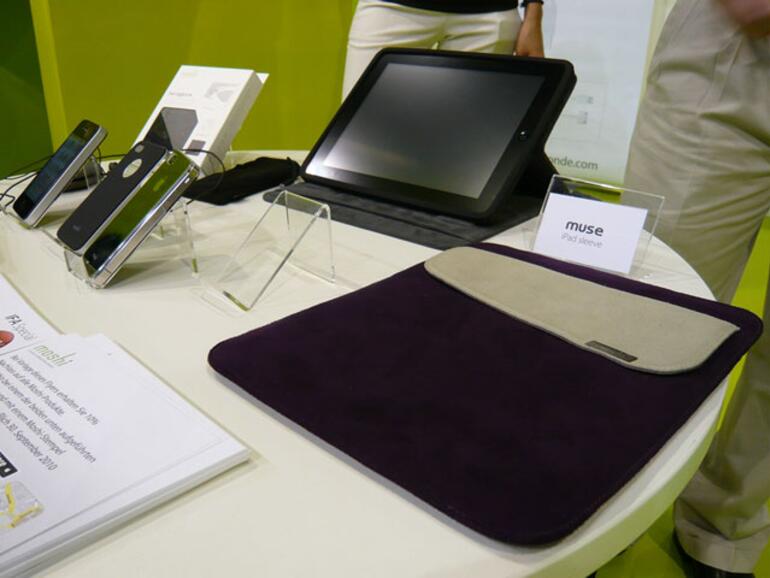 &lt;b&gt;Moshi Muse:&lt;/b&gt; iPad-Hülle mit Magnetverschluss, zweifarbige Mikrofaser, in verschiedenen Farben erhältlich