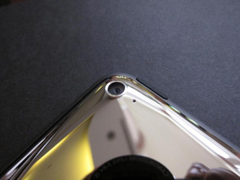 &lt;b&gt;iPod touch 4G en detail:&lt;/b&gt; Rückseitige Kamera für hochauflösende Videos.