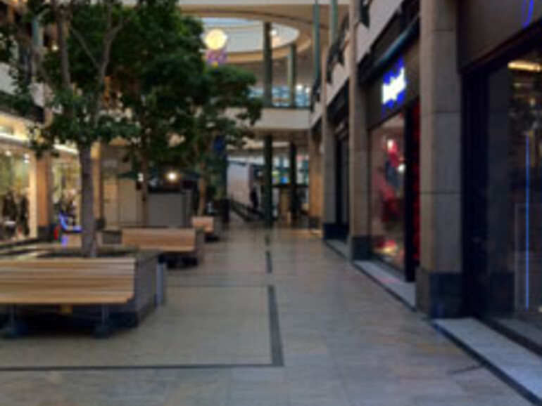 &amp;lt;b&amp;gt; Apple Store Eröffnung Oberhausen: &amp;lt;/b&amp;gt;Auch in den heiligen Shopping-Hallen sind kaum Schaulustige zu finden ...