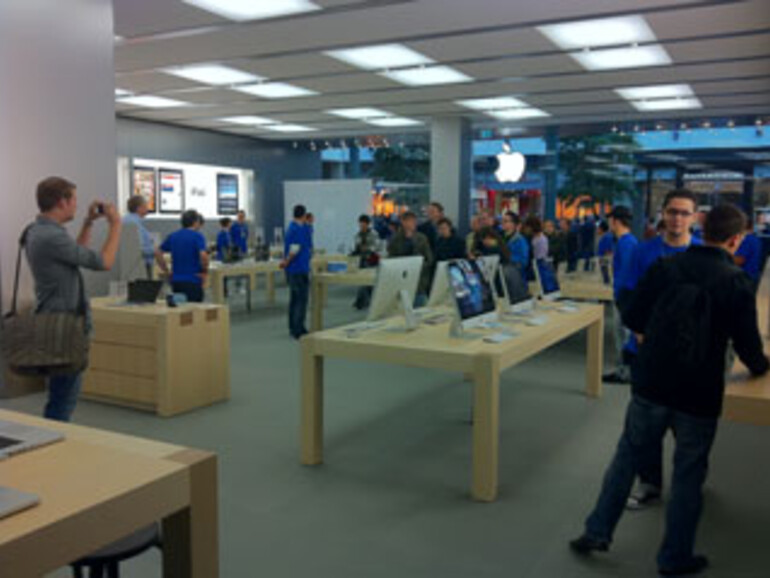 &amp;lt;b&amp;gt; Apple Store Eröffnung Oberhausen: &amp;lt;/b&amp;gt; Die Presse bekommt ab 9 Uhr Zugang – noch ganz frisch &amp;amp; neu riecht Apples neuester Store