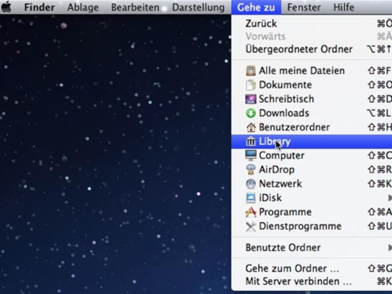 Mit gedrücktgehaltener Wahltaste lässt sich der Library-Ordner des aktuellen Nutzers im Gehe-zu-Menü des Finders einblenden.