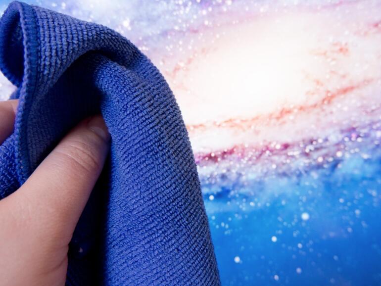 &amp;lt;strong&amp;gt;Display reinigen:&amp;lt;/strong&amp;gt; Ein Mikrofasertuch in Kombination mit ein wenig destiliertem Wasser entfernt zuverlässig Fingerabdrücke und sonstigen Schmutz.