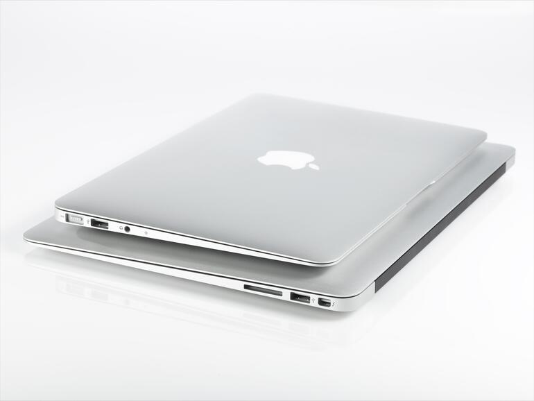 Das 13-Zoll-Modell besitzt abweichend vom 11-Zöller einen SD-Card-Steckplatz