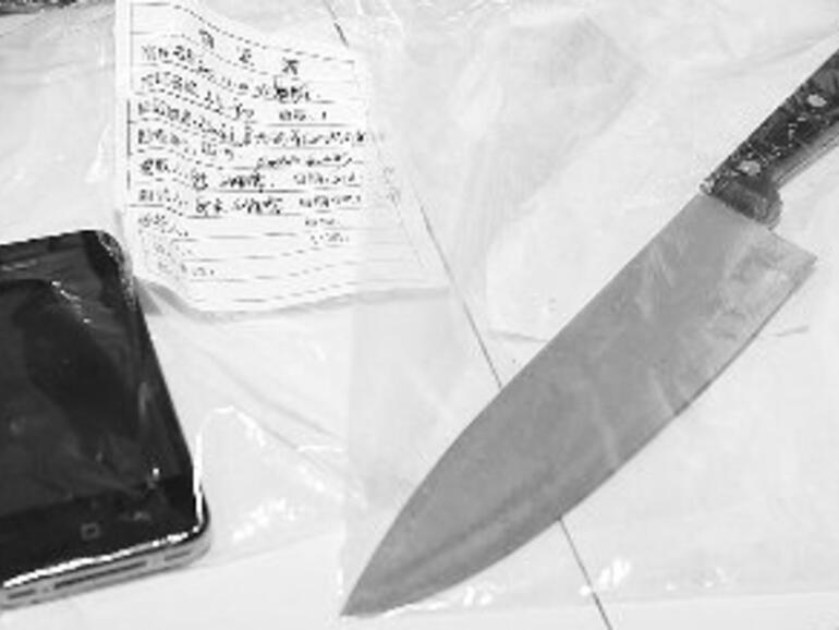 Die sichergestellten Beweisstücke bei der Polizei