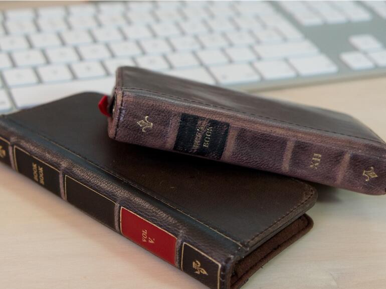 Die BookBook-Hüllen für das iPhone 4/4S und iPhone 5 in ihrer vollen Pracht