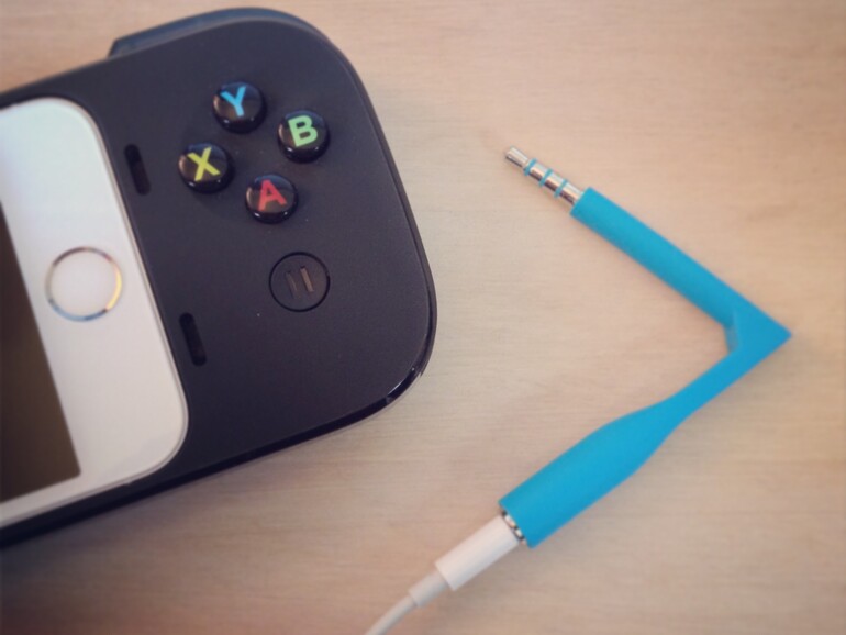 Unpraktisch: Kopfhörer lassen sich leider nur mit der mitgelieferten Verlängerung verwenden