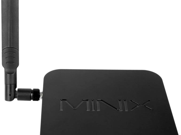 Ist die Antenne angeschraubt, sieht der MiniX leider nur bedingt wohnzimmertauglich aus.