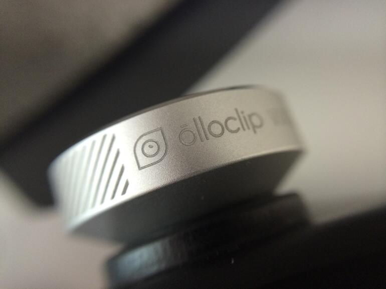 Der Rand des Objektiv ist beschriftet 