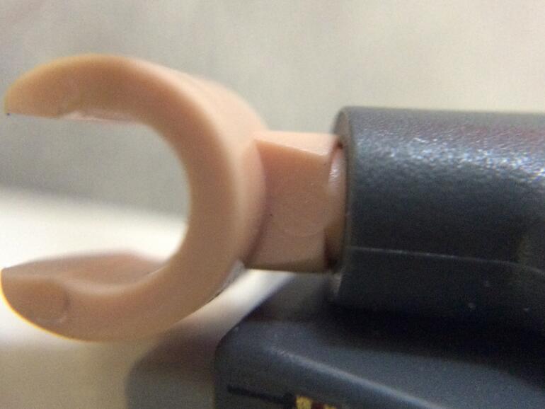 Lego-Figur durch das Olloclip-15-fach-Marco 