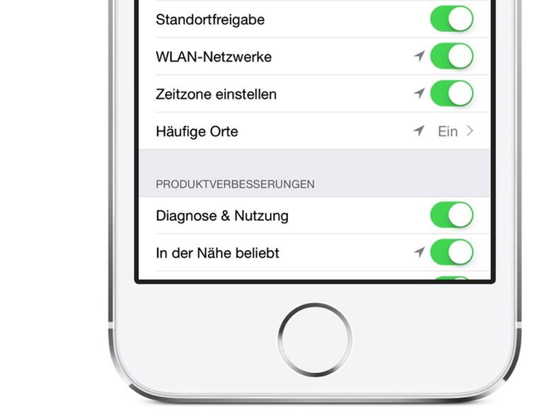 Durch Deaktivieren und erneutes Aktivieren lässt sich das Problem beheben, melden betroffene Nutzer (Einstellungen/ Datenschutz/ Ortungsdienste/ Systemdienste/ WLAN-Netzwerke).