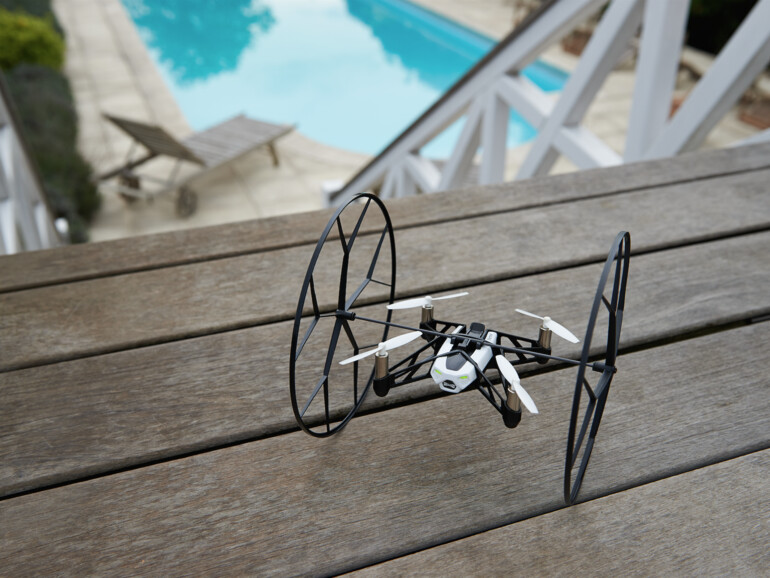 Die Schutzräder sorgen dafür, dass auch Bruchpiloten mit der Rolling Spider Spaß haben können