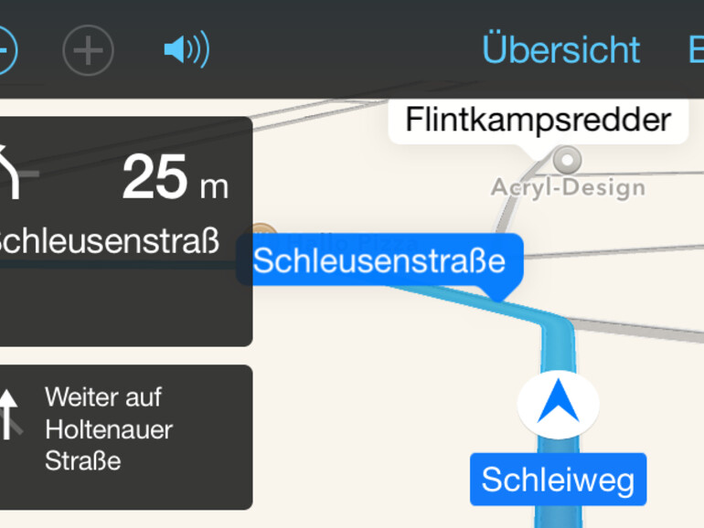 Während der Fahrt wirkt der Bildschirm beizeiten recht voll, bleibt aber dennoch übersichtlich.