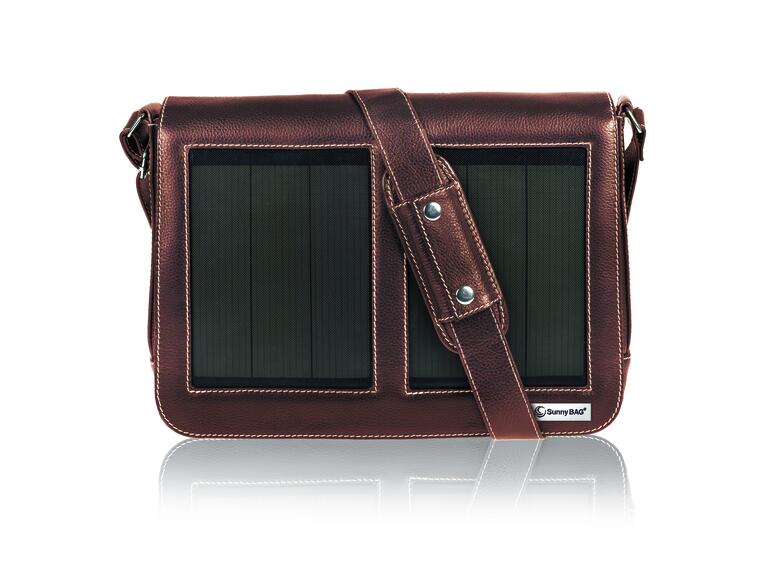 Die SunnyBAG ist mit Solarpaneelen bestückt, damit Solarenergie in elektrischen Strom umgewandelt werden kann