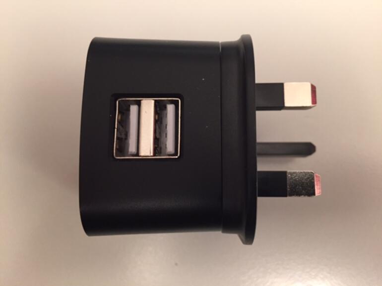 Zwei USB-Ports laden wahlweise bis zu zwei Mobilgeräte