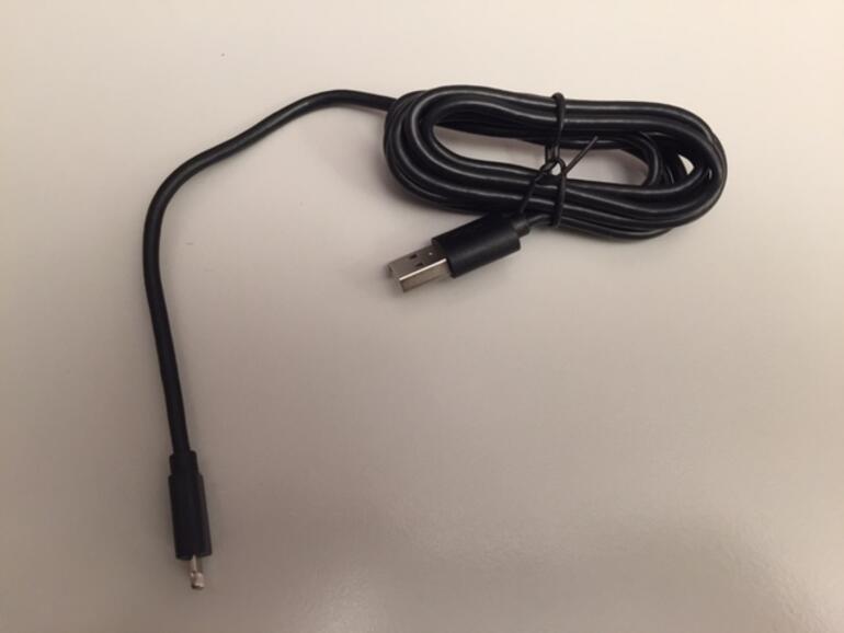 Optional liegt der Packung sogar ein Ladekabel bei - dann kostet das Set allerdings auch mehr