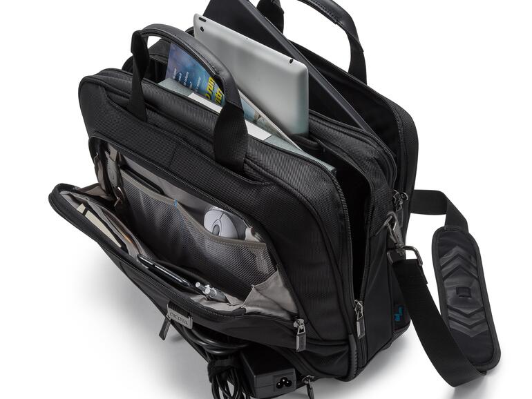 Im Hauptfach der Laptoptasche ist Platz für einen dicken DIN-A4-Ordner; ein iPad-Fach schützt das Tablet zuverlässig