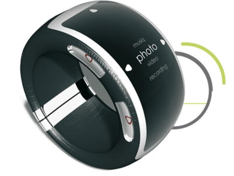 Das gebogene Display der Infinity Watch hat Samsung bei der Gear Fit umgesetzt