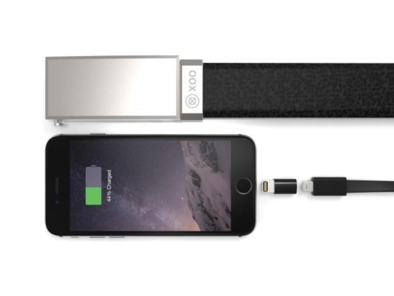 Für aktuelle iPhones liegt ein Lightning-Adapter bei