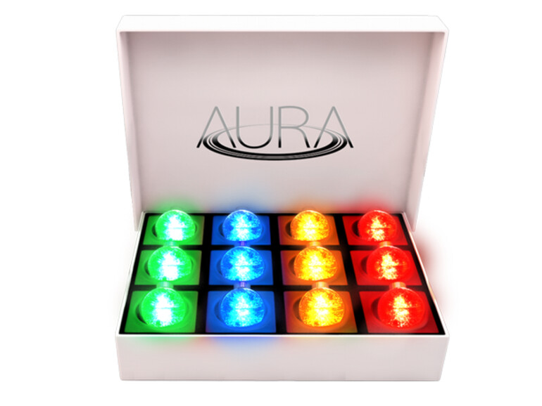 Die Kugeln gibt es in weiß und mehrfarbig