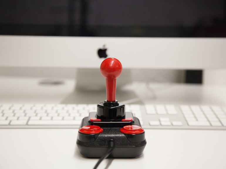 Der Speedlink Competition Pro. Ein echter Arcade Controller mit USB-Anschluss