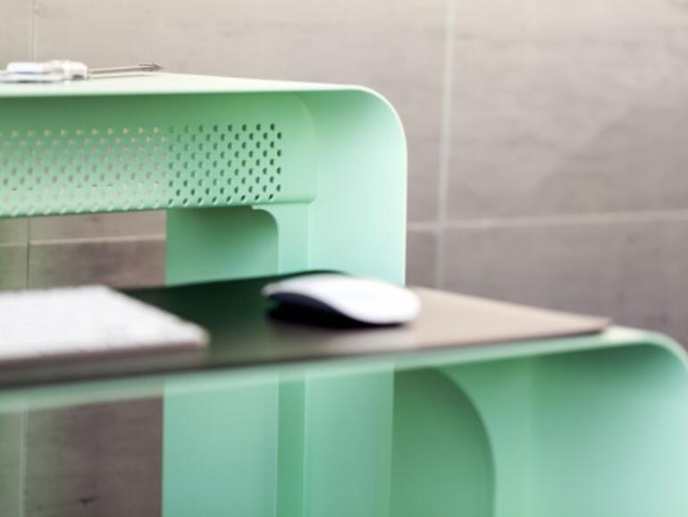 Das OneLess Desk Pad schon die Oberfläche und dient als Mauspad