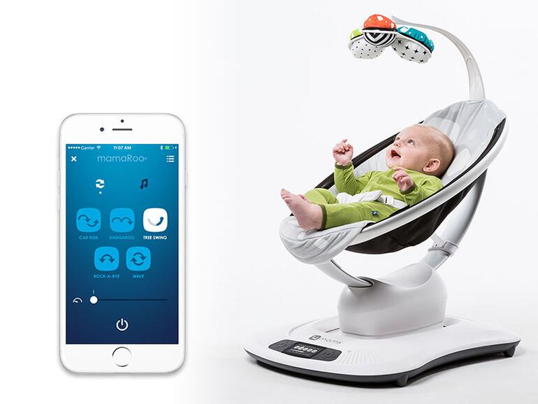 mamaRoo wiegt Säuglinge in den Schlaf