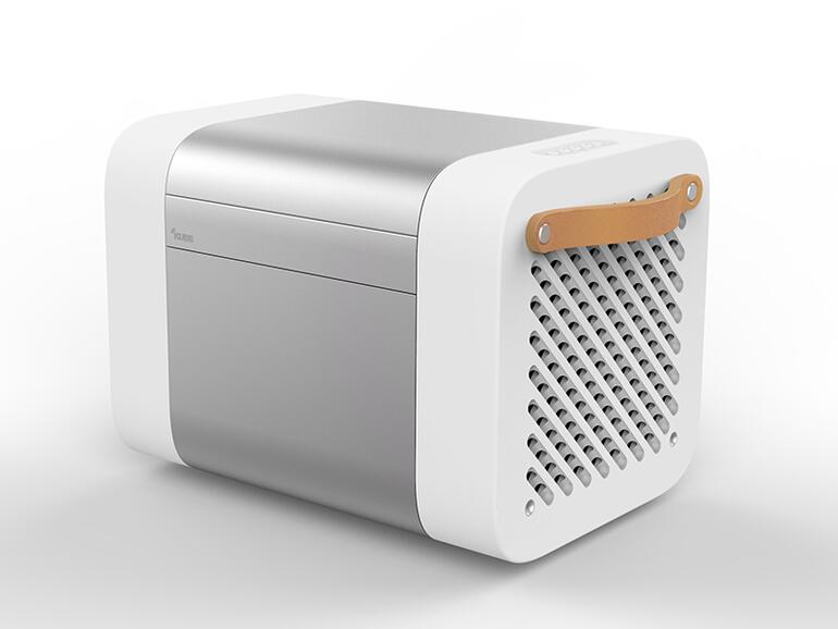 Kube kühl Bier und spielt Musik