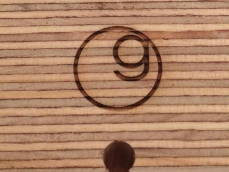 Die Lasergravur des Docks ist optional aber ein toller Hingucker.