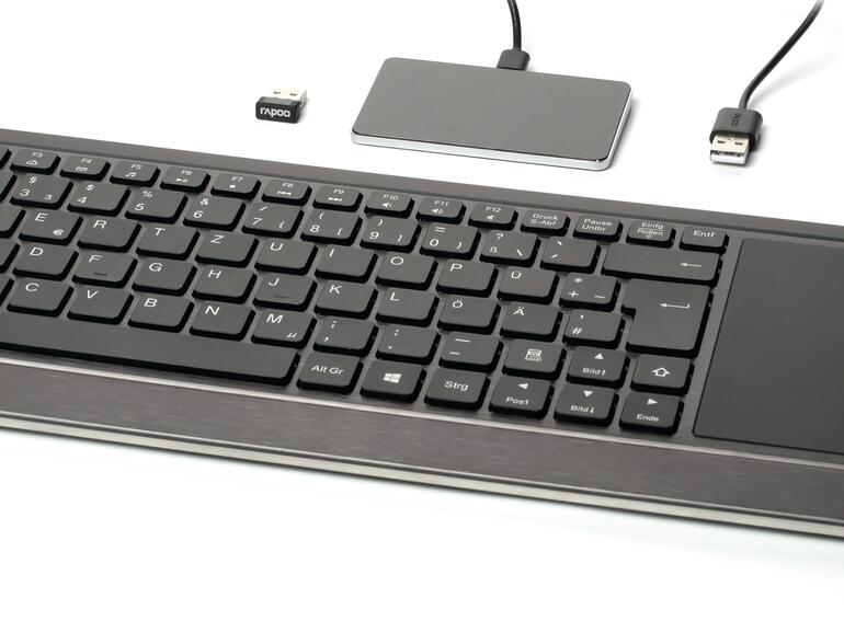Die kabellose Tastatur E9090P wird per Induktion aufgeladen.