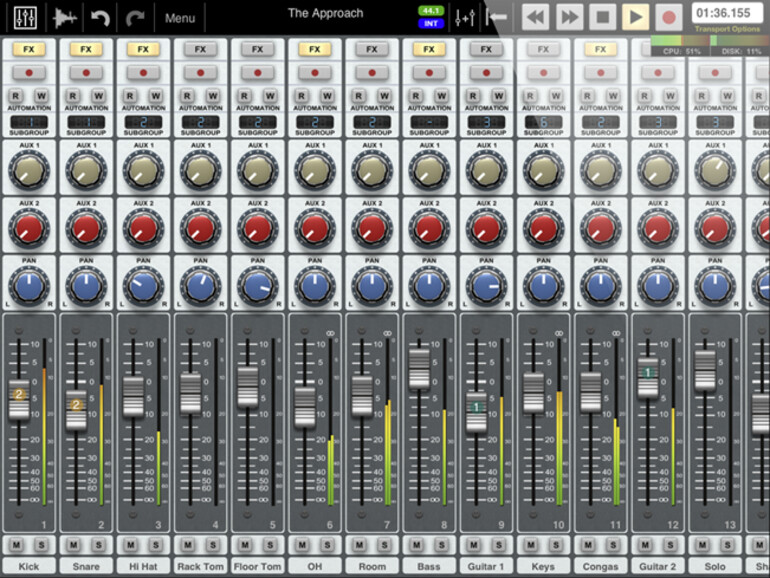 Auria wartet mit 48 Spuren auf und gestattet die simultane Aufnahme von 24 Kanälen. Jeder Kanalzug besitzt einen Channelstrip mit vier Slots für Insert-Effekte. Weitere Signalprozessoren lassen sich hinzukaufen.