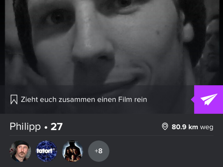 PeblTree gibt bei gefundenen &quot;Matches&quot; direkt mit an, weshalb die App einen besonders kompatibel zu jemand anderem wähnt. Philipp und ich sollen uns gemeinsam einen Film reinziehen, weil wir insgesamt 11 Übereinstimmungen im Bereich Film und Serie haben.
