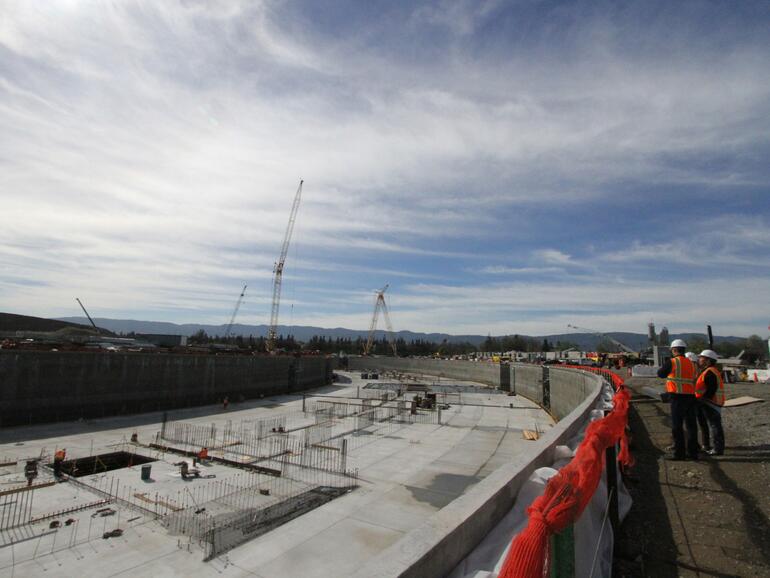 Das Fundament des Hauptgebäudes ist offenbar bereits fertig gestellt