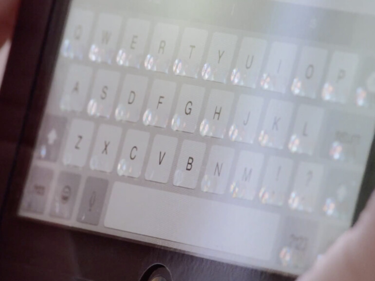 Eine physische Tastatur hat gegenüber einer Software-Tastatur mehrere Vorteile