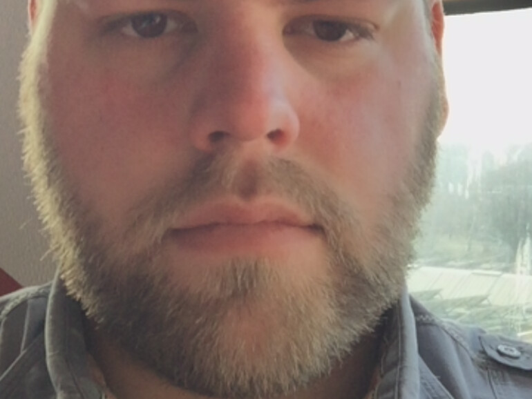 Das Video-Telefonat ist kurz abgehandelt: Der IDnow-Mitarbeiter überprüft ein paar der zuvor eingegebenen persönlichen Daten und macht ein Foto vom Gesicht und dem Personalausweis.