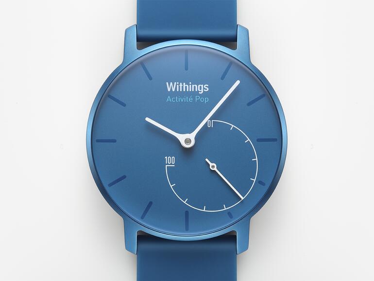 Die Smartwatch hat anstelle eines Display ein analoges Zifferblatt, das die Zeit anzeigt. Ein zusätzliches Zifferblatt signalisiert, wieviel Prozent des täglichen Schrittpensums erreicht wurden.