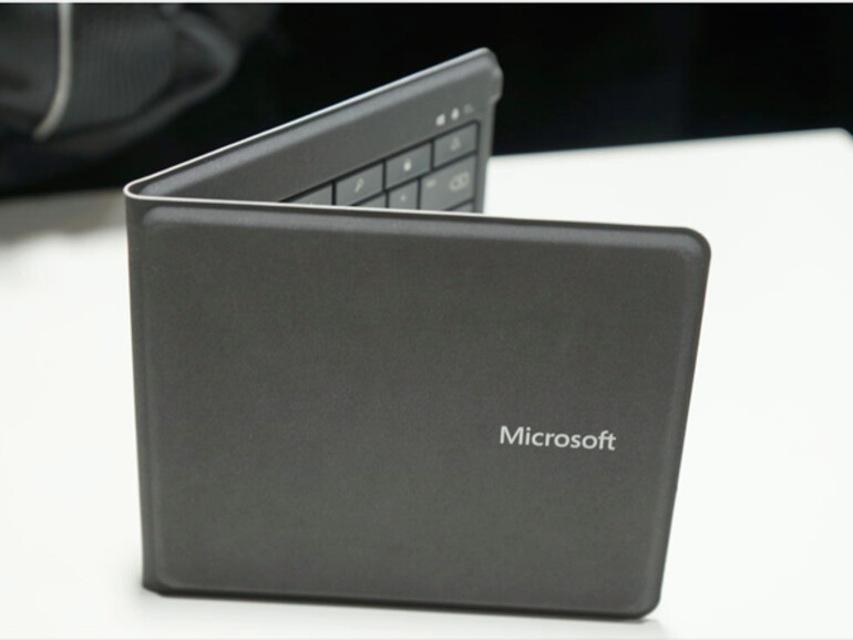 Lediglich die vergleichsweise große Knickstelle in der Mitte der Tastatur ist ein wenig gewöhnungsbedürftig