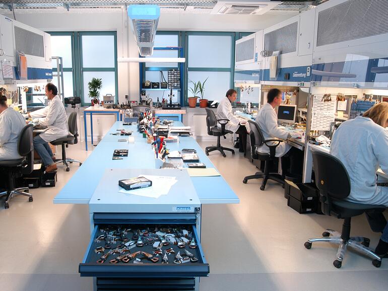 Im Datenrettungszentrum von Kroll Ontrack retten Experten nicht nur Daten, sondern gegebenenfalls sogar Existenzen und wichtige Erinnerungen.