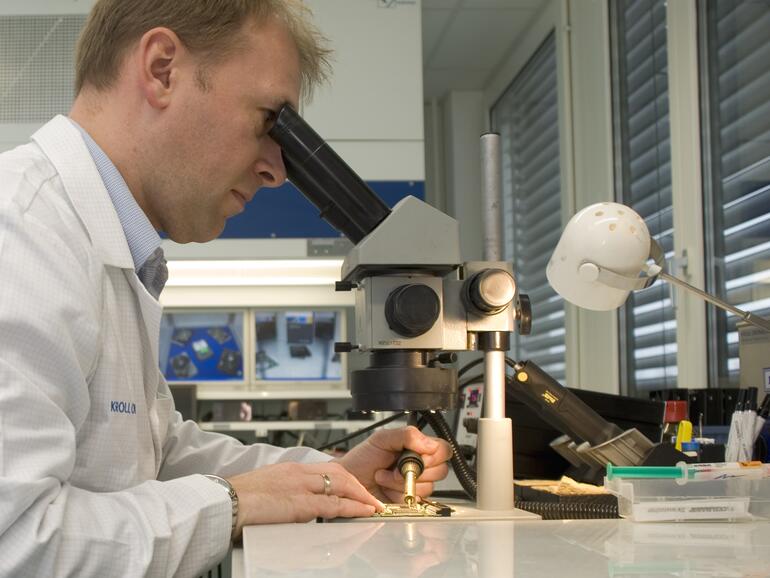 Experten haben einen genauen Blick auf die Datenträger ...