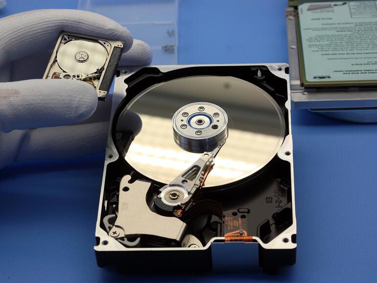 Das Innenleben einer Festplatte - &quot;Organtransplantation&quot; als lebenserhaltende Maßnahme ...