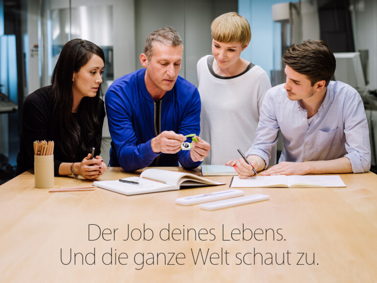 Leider ist aufgrund des ungünstigen Blickwinkels nicht genau zu erkennen, ob es sich hier um die Verpackung für die Apple Watch oder das Armband für die Uhr handelt